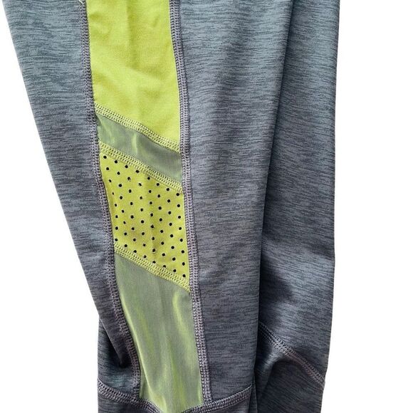 COAR Cotton On Average Range compression Capri leggings size M. - Picture 5 of 7